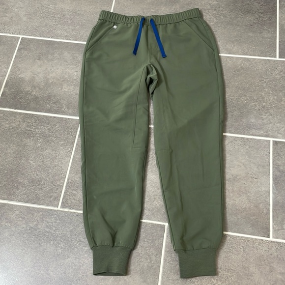 FIGS Tansen Jogger Scrub Pants size Small Short - Picture 2 of 11